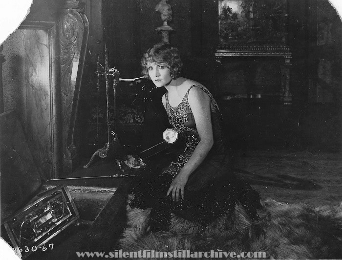 Betty Compson in CHEATING CHEATERS (1927)