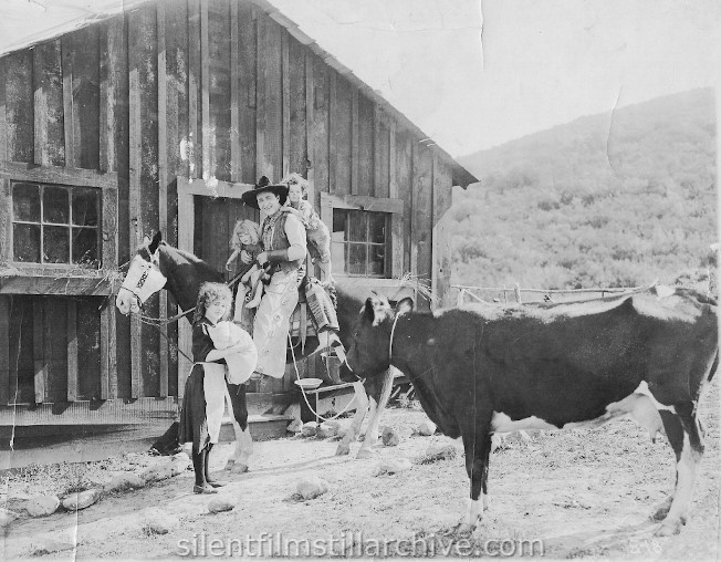 Dustin Farnam in DURAND OF THE BAD LANDS (1917)