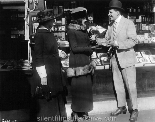 Lois Wilson and Bryant Washburn in IT PAYS TO ADVERTISE (1919)