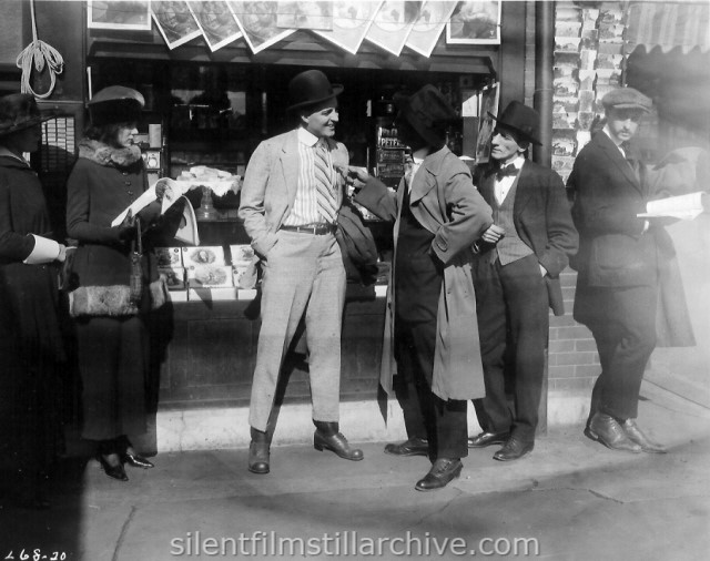 Lois Wilson and Bryant Washburn in IT PAYS TO ADVERTISE (1919)