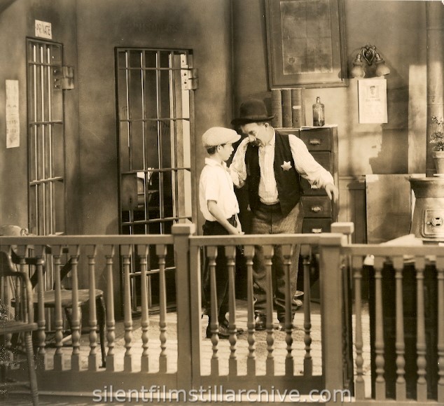 Chester Conklin in TWO FLAMING YOUTHS (1927).