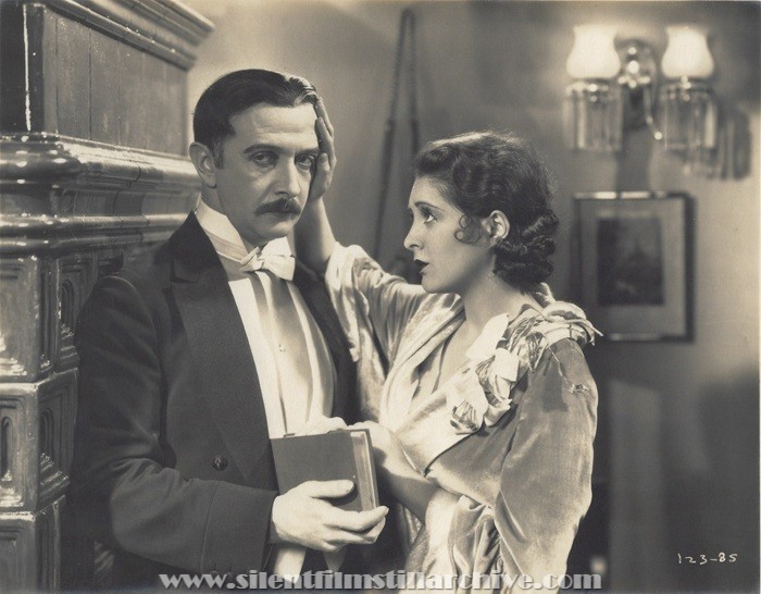 Nicholas Soussanin and Billie Dove in THE YELLOW LILY (1928)