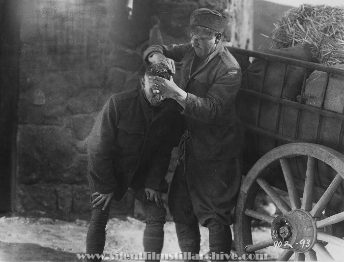 Raymond Hatton and Wallace Beery in BEHIND THE FRONT (1926)