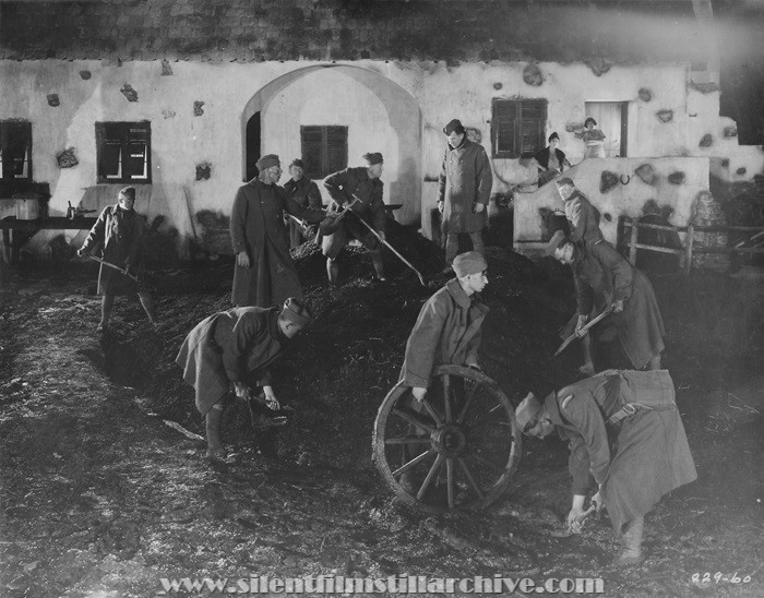 Karl Dane, Tom O'Brien, John Gilbert, Rosita Marstini, and Rene Adore in THE BIG PARADE (1925)