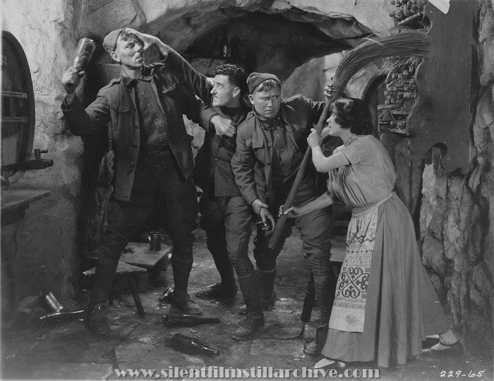 Karl Dane, John Gilbert, Tom O'Brien and Rene Adore in THE BIG PARADE (1925)