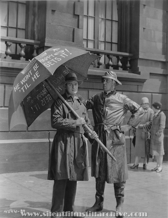 Wilson Benge and Reginald Denny in THE CHEERFUL FRAUD (1926)