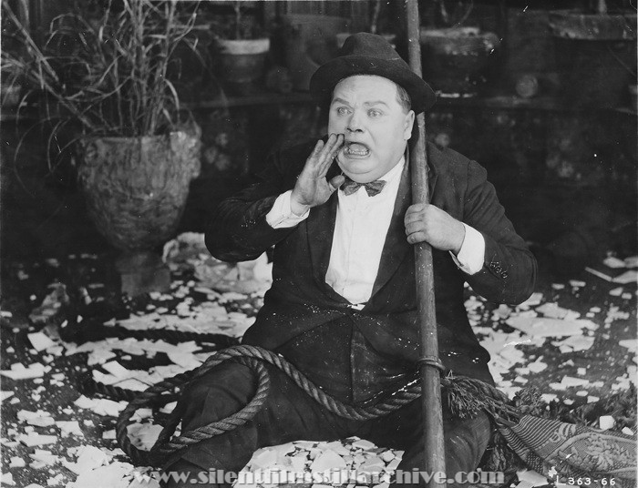 Roscoe Arbuckle in THE DOLLAR-A-YEAR MAN (1921)