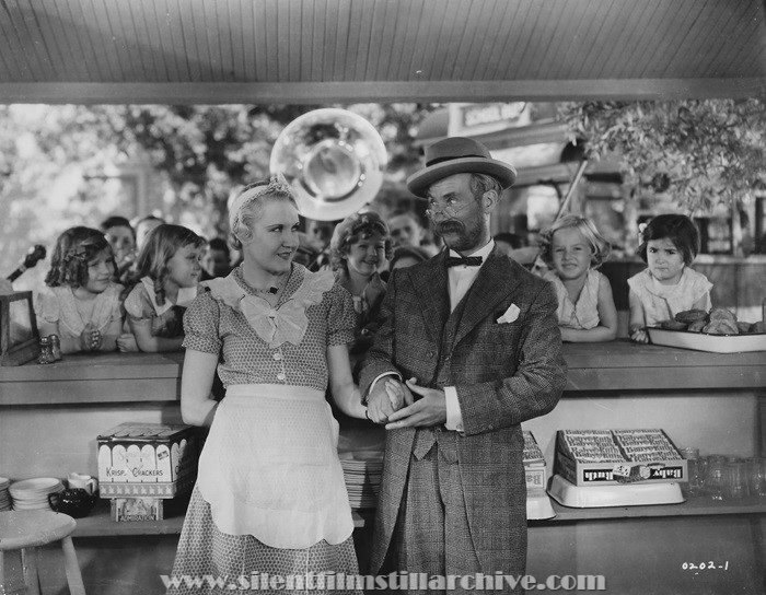 Ethel Sykes, Shirley Temple, and Andy Clyde in DORA'S DUNKING DOUGHNUTS (1933)