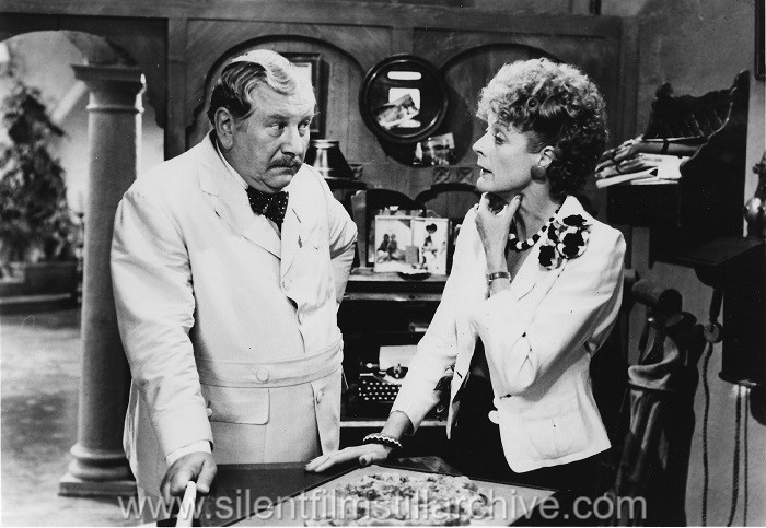 Peter Ustinov and Maggie Smith in EVIL UNDER THE SUN (1982)