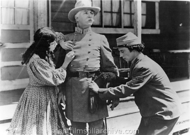 Marion Mack, Frederick Vroom, and Buster Keaton in THE GENERAL (1927)