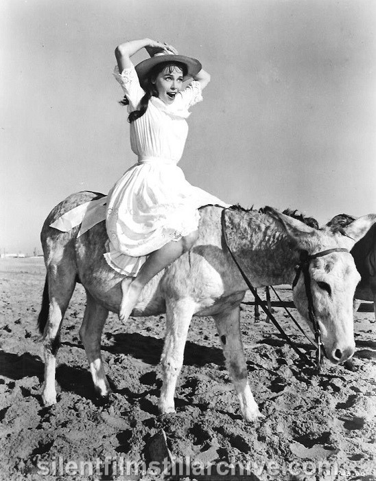 GIGI (1928) with Leslie Caron