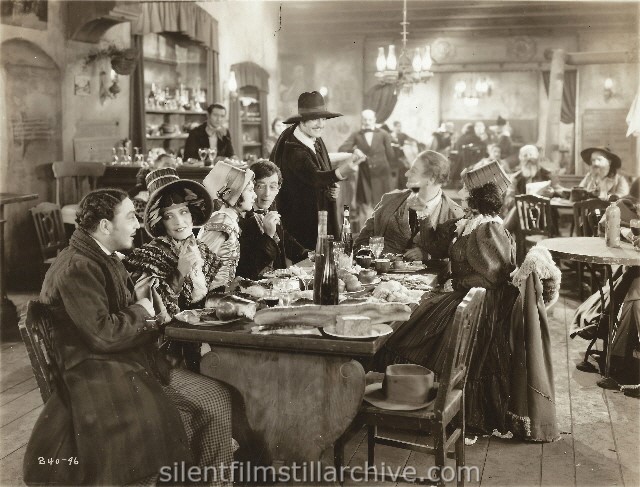 Rene Adore and John Gilbert in LA BOHEME (1926).