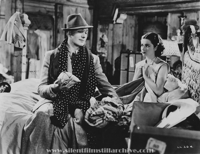 Michael Redgrave and Margaret Lockwood in THE LADY VANISHES (1938)