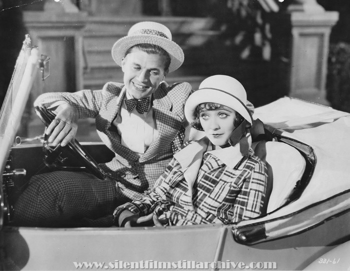 Larry Kent and Sally O'Neil in THE LOVELORN (1927)
