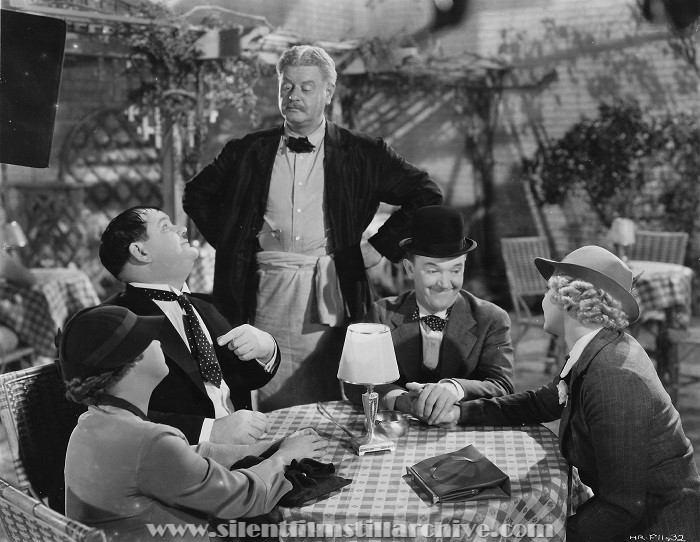 Daphne Pollard, Oliver Hardy, Alan Hale, Stan Laurel, and Betty Healy in OUR RELATIONS (1936)