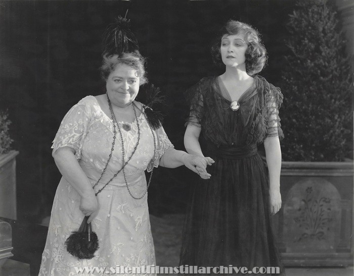 Carrie Clark Ward and Pauline Frederick in THE PALISER CASE (1920)