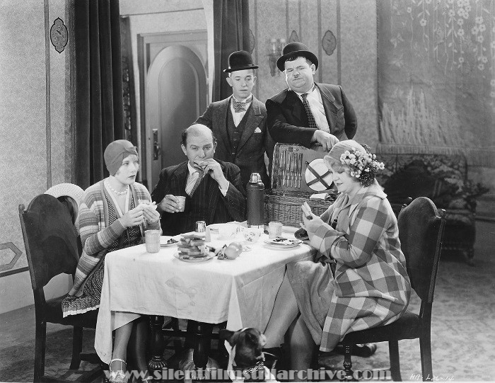 Isabelle Keith, Edgar Kennedy, Stan Laurel, Oliver Hardy, and Kay Deslys in PERFECT DAY (1929)