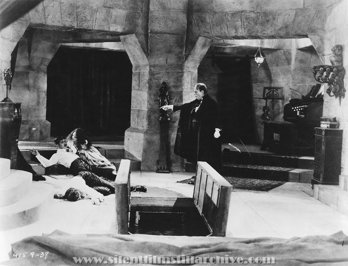 Norman Kerry, Mary Philbin, and Lon Chaney, Sr. in PHANTOM OF THE OPERA (1925)