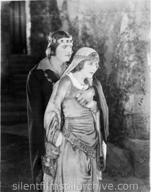 Douglas Fairbanks and Enid Bennett in ROBIN HOOD (1922)