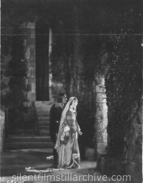 Douglas Fairbanks and Enid Bennett in ROBIN HOOD (1922)