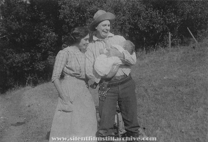 Evelyn Selbie and Harry Todd in THE SNAKEVILLE SLEUTH (1915)