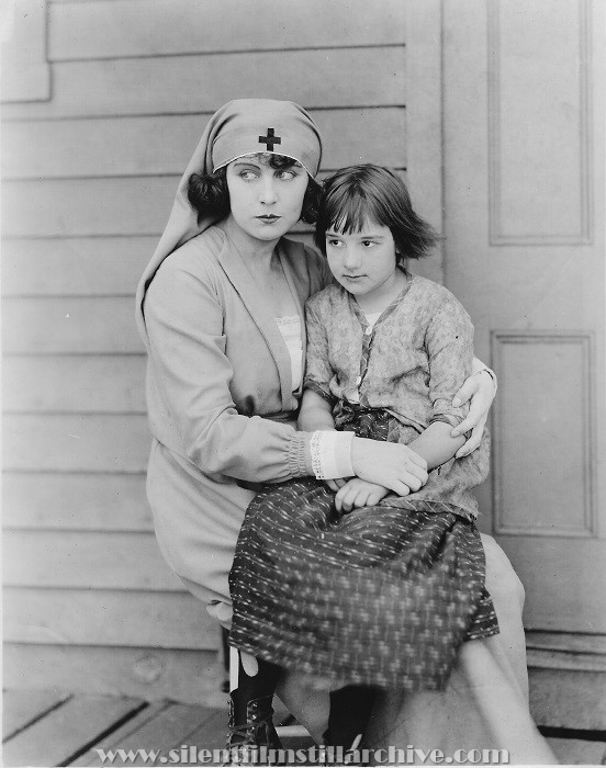Dorothy Dalton in VIVE LA FRANCE (1918)