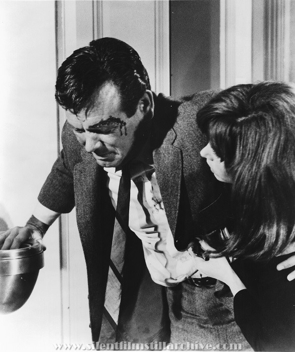David Janssen and Stephanie Powers in WARNING SHOT (1967)