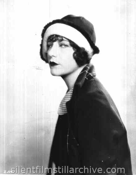 Viola Dana in WILD OATS LANE (1926)
